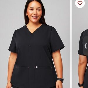 Fabletics Method 2-Pocket Scrub Top | Black | Size XXL/1X